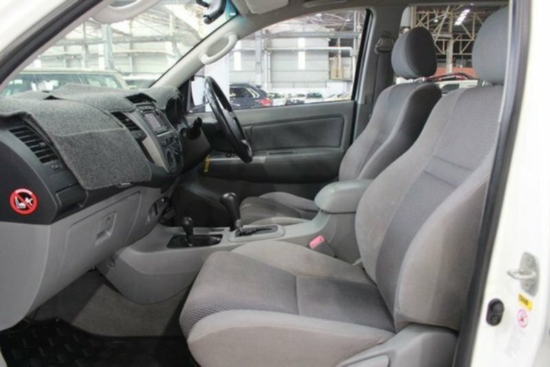 2009 TOYOTA HILUX SR5 (4x4) KUN26R 09 UPGRADE