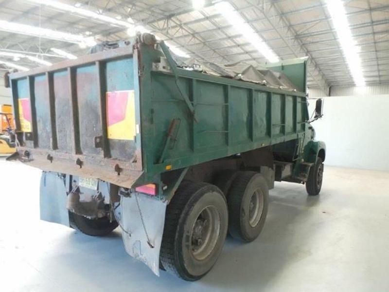 1990 FORD L8000