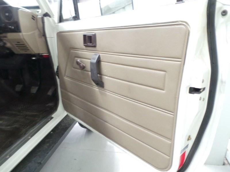 1985 TOYOTA LAND CRUISER HJ75 TRAY TRUCK