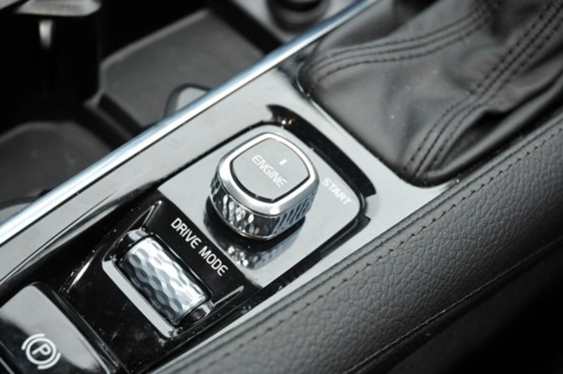 2015 VOLVO XC90 D5 MOMENTUM L Series