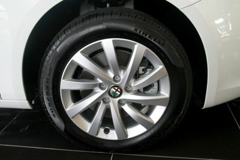 2015 ALFA ROMEO GIULIETTA DISTINCTIVE MY15