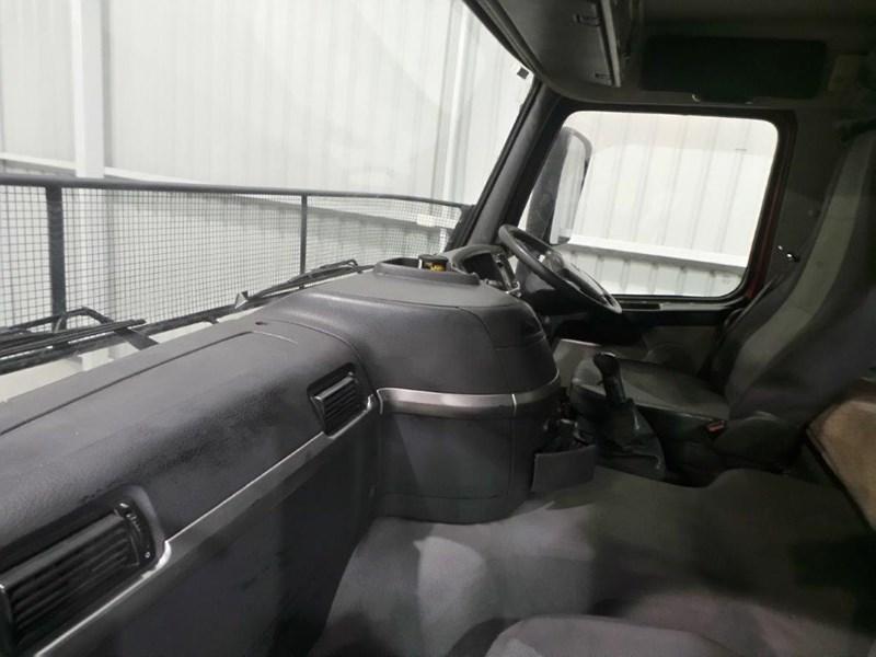 2005 VOLVO FM12