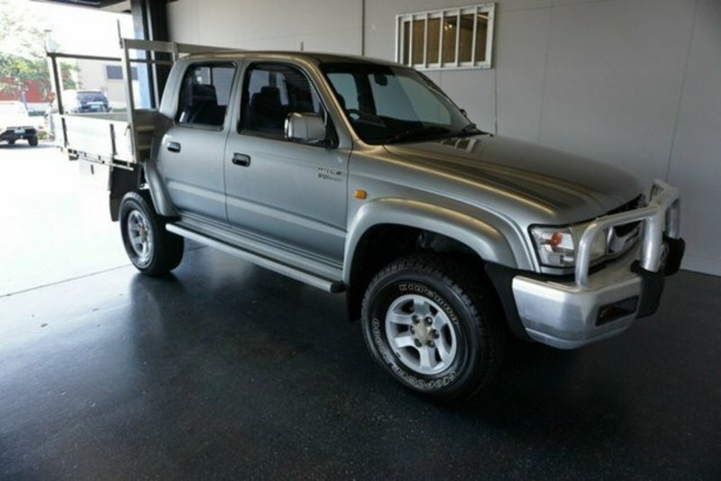 2004 TOYOTA HILUX SR5 (4x4) VZN167R