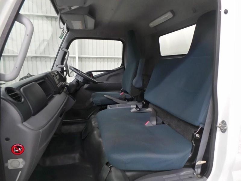 2012 FUSO CANTER 515
