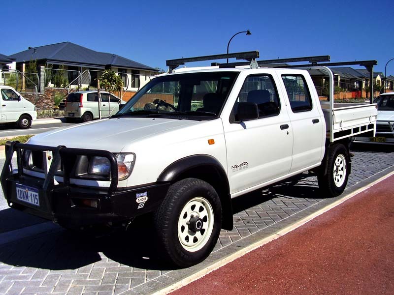 2000 NISSAN NAVARA STD
