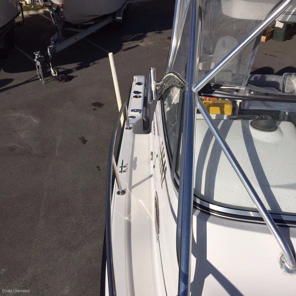 Century 2400 WALK AROUND BIG VOLUME BOAT GREAT FISHING N FAMILY