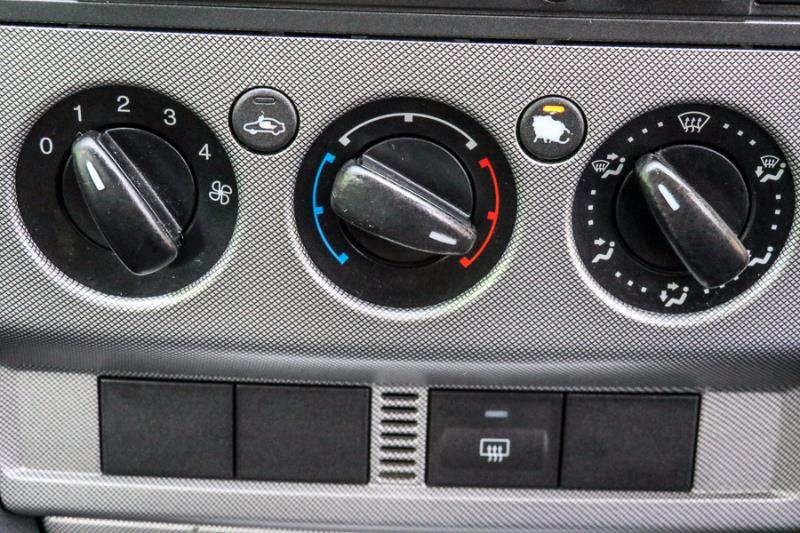 2005 FORD FOCUS LS