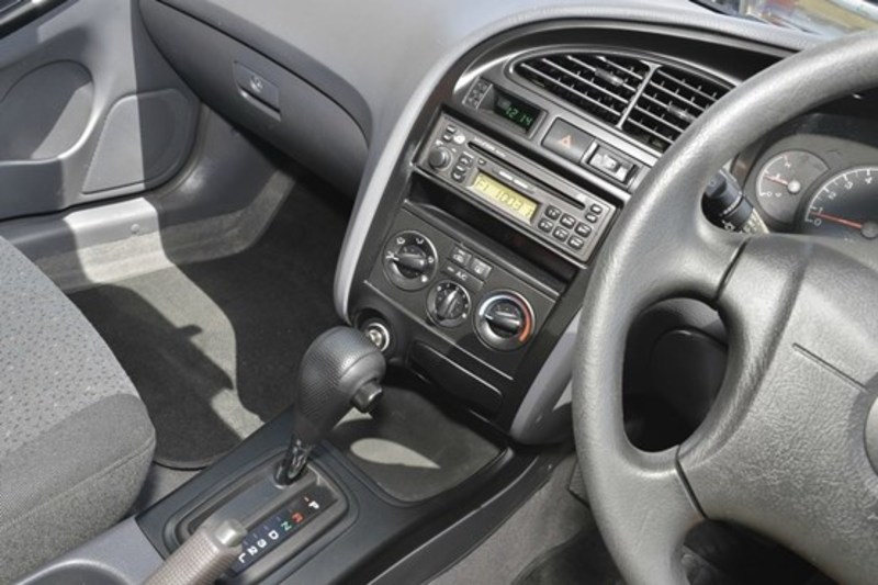 2002 HYUNDAI ELANTRA GL XD