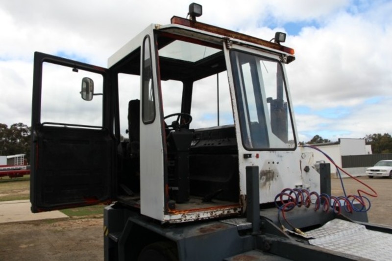 2002 SISU TUGMASTER Tugmaster
