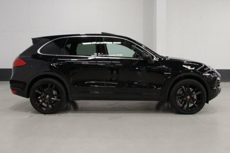 2010 PORSCHE CAYENNE S HYBRID SERIES 2