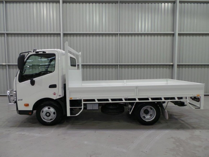 2016 HINO 616 - 300 Series 616 - 300 Series Truck