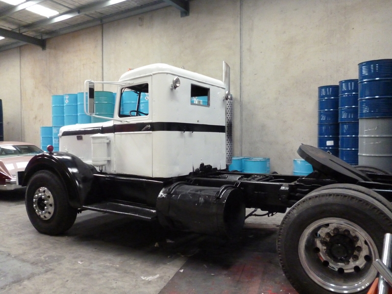 1946 PETERBILT 280
