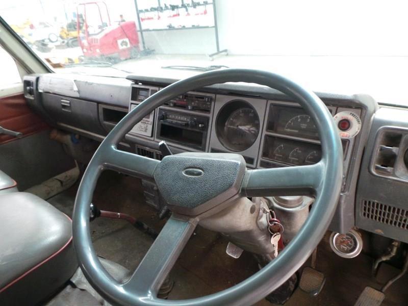 1985 FORD TRADER 0811
