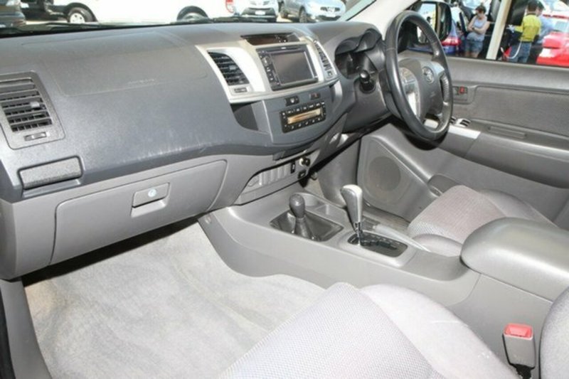2013 TOYOTA HILUX SR5 (4x4) KUN26R MY12