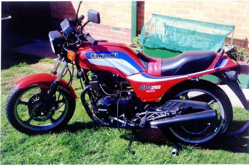 1985 KAWASAKI GPZ 250