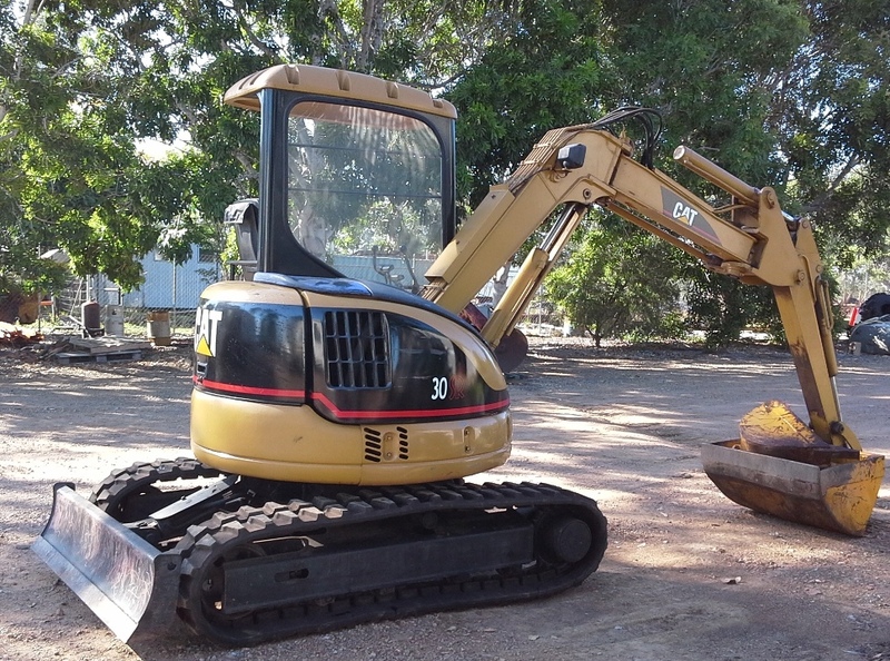 CAT 30SR EXCAVATOR 1017