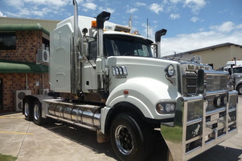 2010 MACK TITAN TITAN Truck