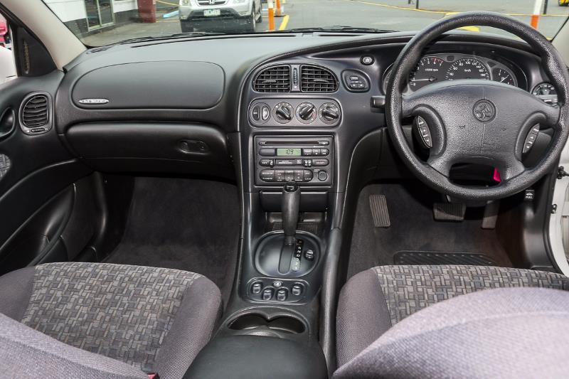 2002 HOLDEN COMMODORE Equipe VX II