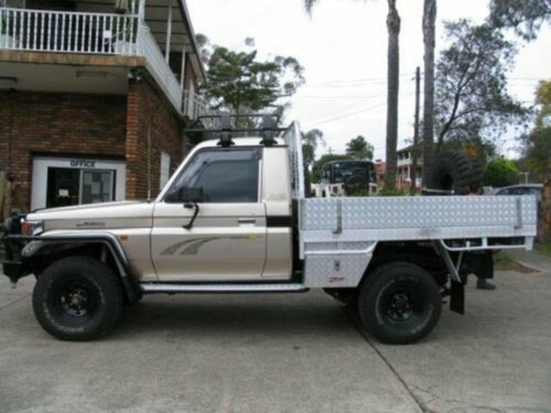 2006 TOYOTA LANDCRUISER RV (4x4) HDJ79R