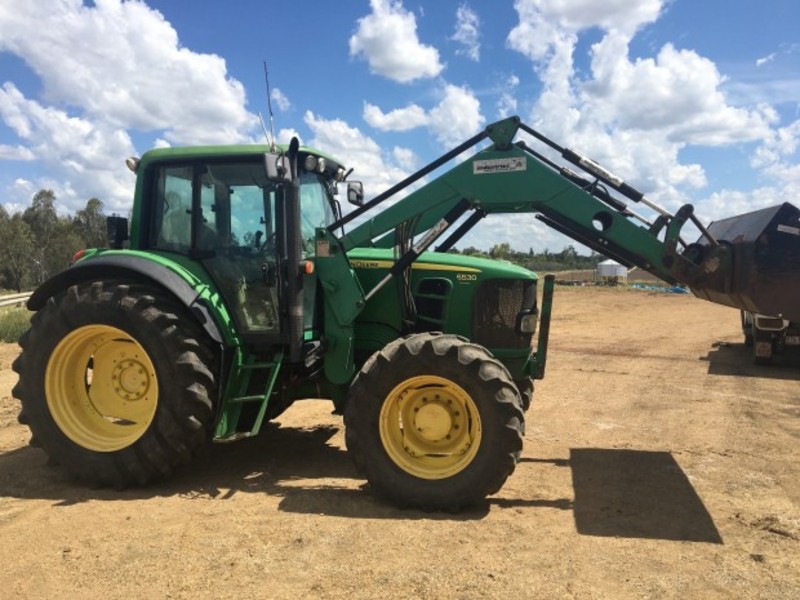 JOHN DEERE 6530 Tractor