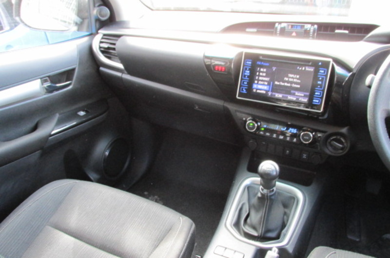 2016 TOYOTA HILUX SR5 (4x4) GUN126R