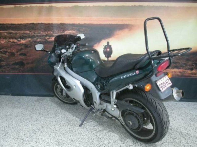 2002 TRIUMPH SPRINT ST (955) Road