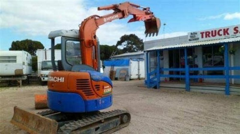0 HITACHI 3 TONNE EXCAVATOR