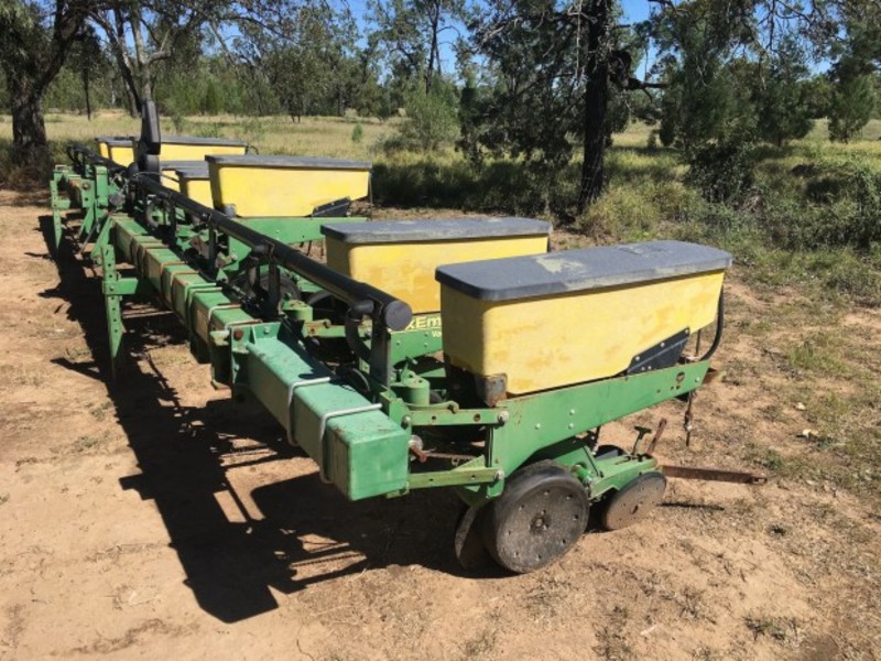 JOHN DEERE 1700 Planters