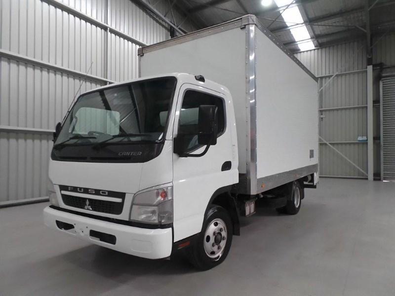 2010 FUSO CANTER