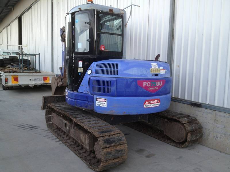 2004 KOMATSU EXCAVATOR