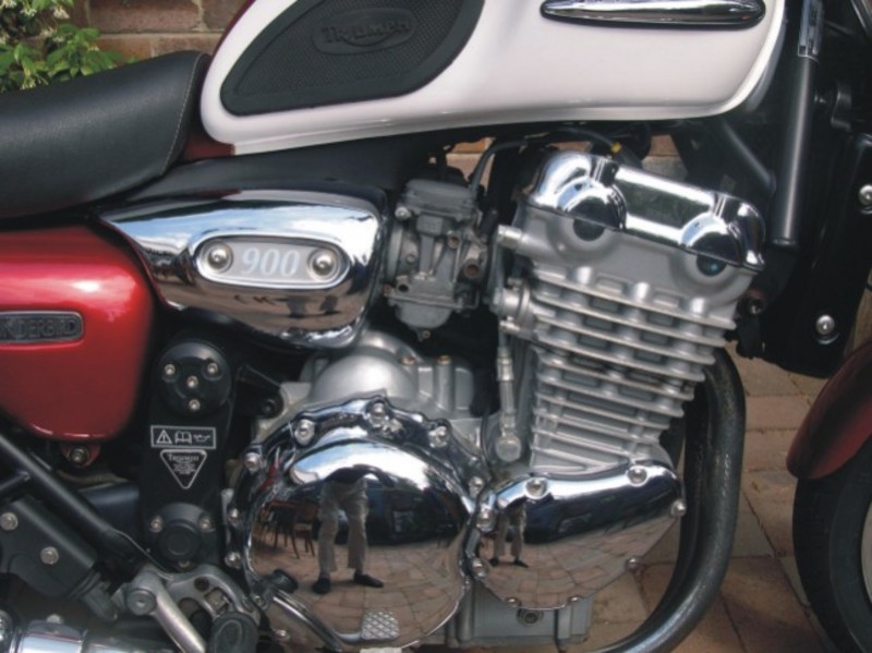 2001 TRIUMPH THUNDERBIRD 900