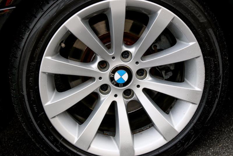 2009 BMW 325i