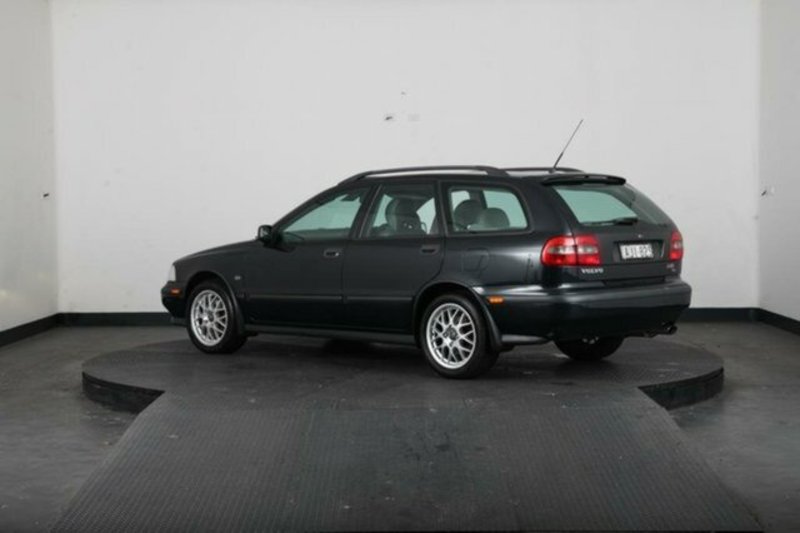 1999 VOLVO V40 T4 SE