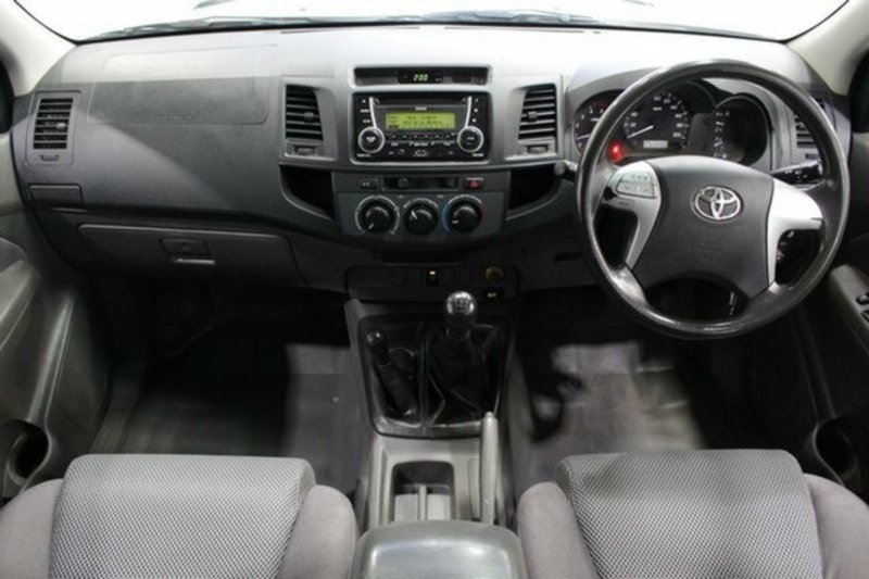 2011 TOYOTA HILUX SR (4x4) KUN26R MY12