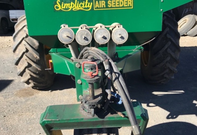 Simplicity 4000 TT2 air seeder cart