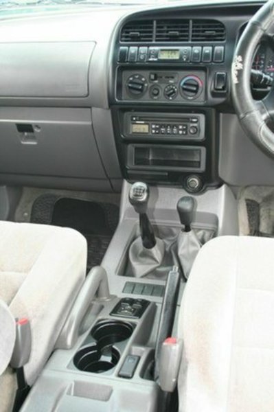 2001 HOLDEN JACKAROO SE LWB (4x4) U8