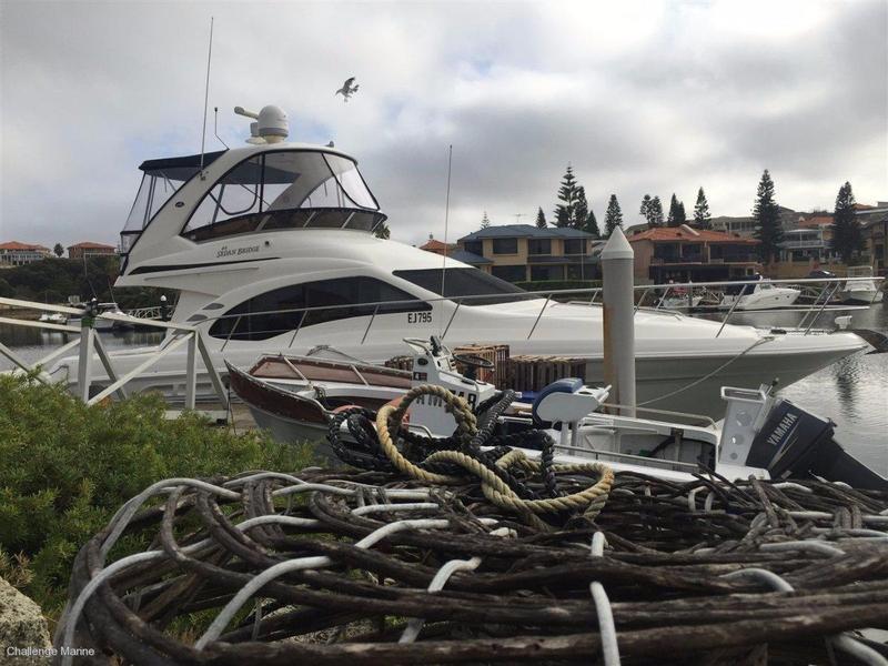 Sea Ray 44 Sedan Bridge Big volume live aboard resort style living