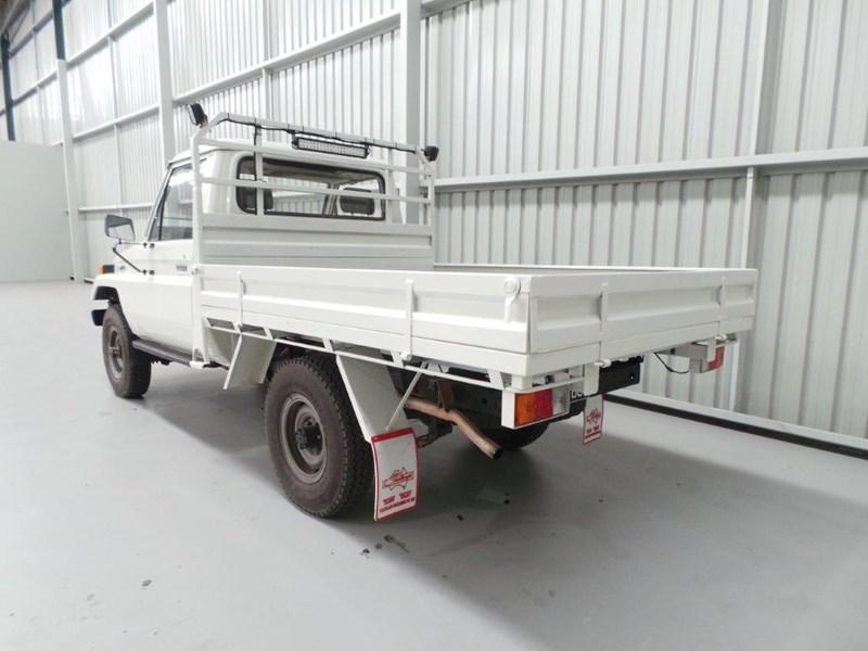 1985 TOYOTA LAND CRUISER HJ75 TRAY TRUCK
