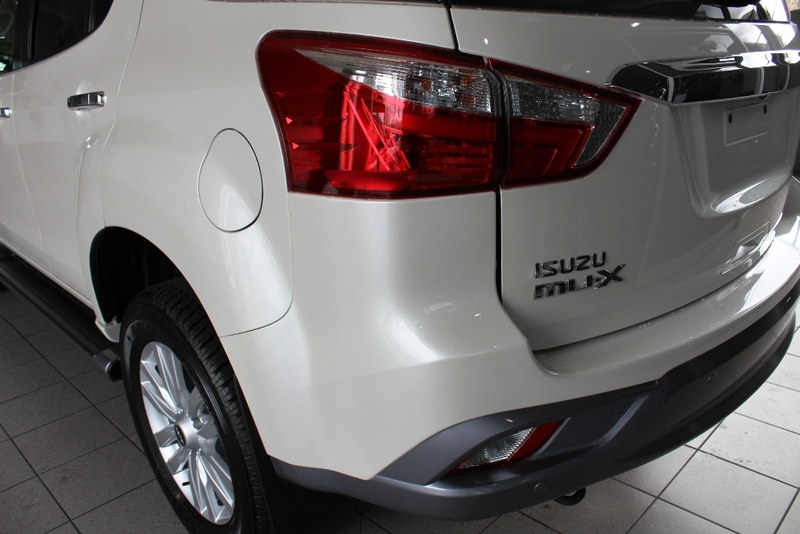 2017 ISUZU MU-X LS-T