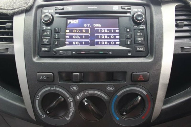 2009 TOYOTA HILUX SR5 (4x4) KUN26R 09 UPGRADE
