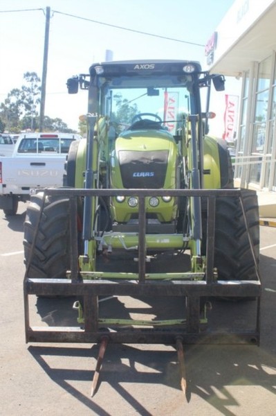 Claas AXOS 330 Tractor