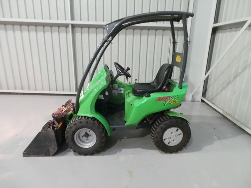 AVANT 220 WHEEL LOADER