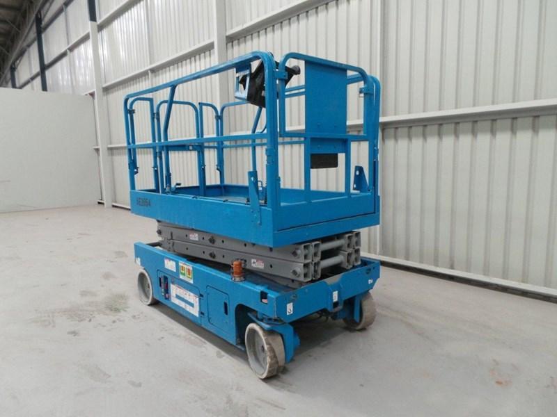 2005 GENIE GS 2046 SCISSOR LIFT