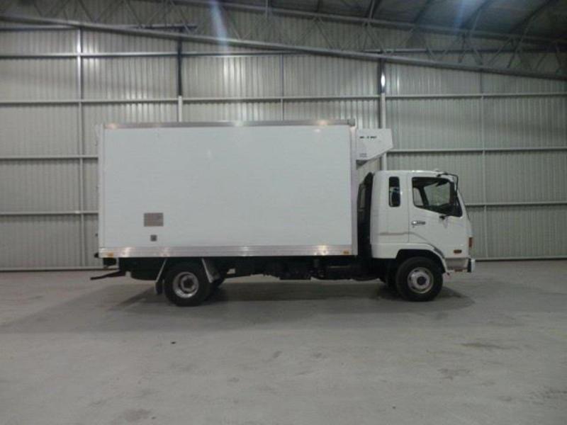 2004 MITSUBISHI FIGHTER FRIDGE TRUCK