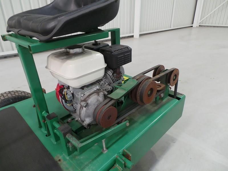 TURF TEC RIDE ON GREENS ROLLER