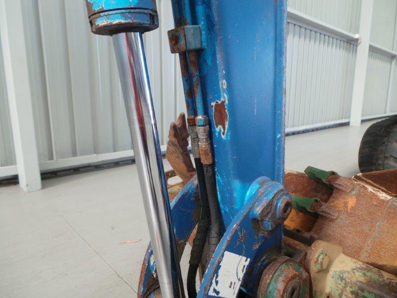 TAKEUCHI TB25FR