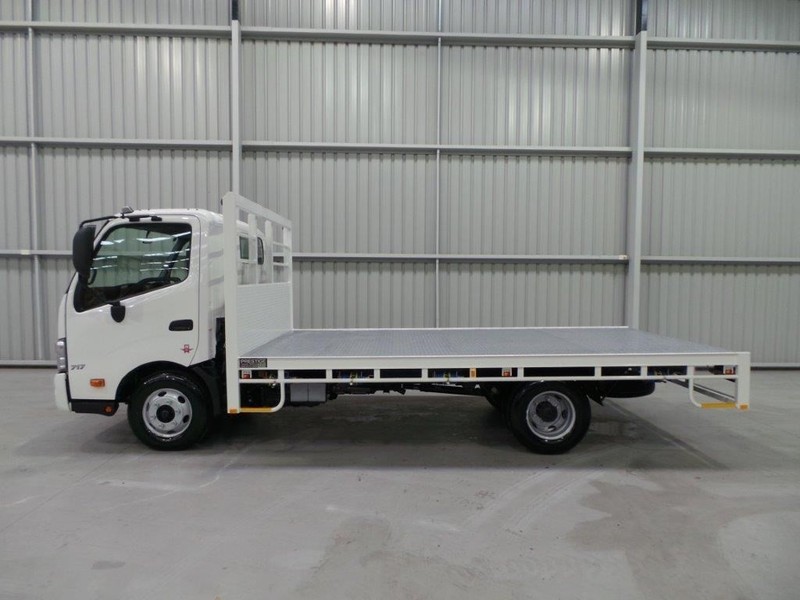 2016 HINO 717 - 300 Series 717 - 300 Series Truck