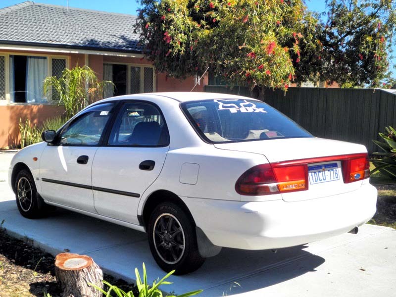 1995 FORD LASER LXi KJ