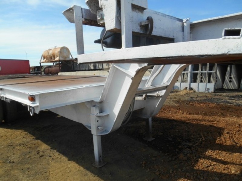 Freighter Low LoaderPlatform Semi Trailer