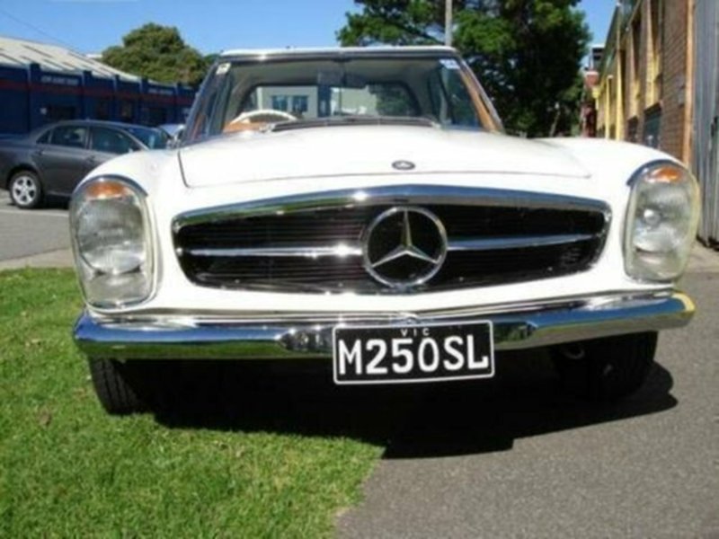 1967 MERCEDES-BENZ 250SL SL PAGODA